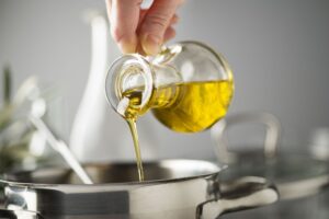 adding oil in food